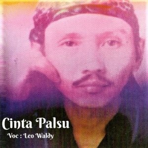 ดาวน์โหลดและฟังเพลง Cinta Palsu พร้อมเนื้อเพลงจาก Leo Waldy