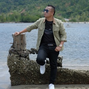 ดาวน์โหลดและฟังเพลง Cemburumu Menyiksa Ku พร้อมเนื้อเพลงจาก Andra Respati