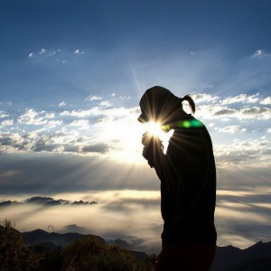 Listen to 故乡 (cover: 许巍) (完整版) song with lyrics from 郝琪力