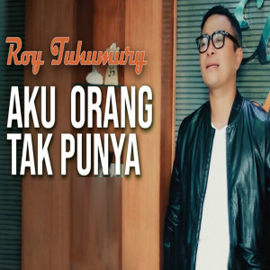 Dengarkan lagu Aku Orang Tak Punya nyanyian Roy Tuhumury dengan lirik