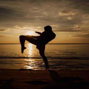Dengarkan lagu Chaos Pulse Of Fire (Explicit) nyanyian Fitness Dj dengan lirik