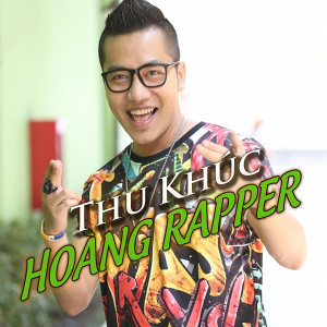 Dengarkan lagu Em bước nyanyian Hoàng Rapper dengan lirik