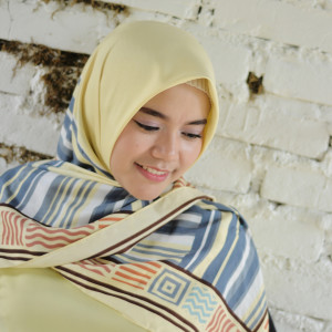 ดาวน์โหลดและฟังเพลง Manapuak Aia Di Dulang พร้อมเนื้อเพลงจาก Sri Fayola