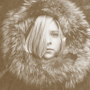 ดาวน์โหลดและฟังเพลง Runaway (Piano Version) พร้อมเนื้อเพลงจาก AURORA