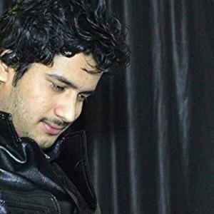Listen to Tappezai Kakari Tappy song with lyrics from Waqas Khan