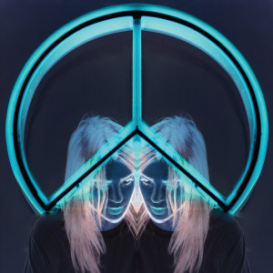 收聽Alison Wonderland的Peace (Holly Remix)歌詞歌曲