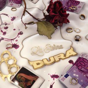 ดาวน์โหลดและฟังเพลง Dura พร้อมเนื้อเพลงจาก La Eterna