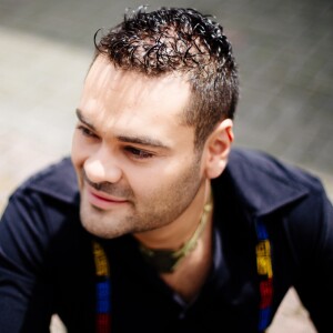 收聽Julio Andres的La Cuchilla歌詞歌曲