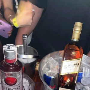 ดาวน์โหลดและฟังเพลง Party (Explicit) พร้อมเนื้อเพลงจาก treze L