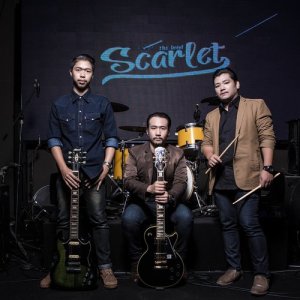 ดาวน์โหลดและฟังเพลง อยู่กับฉัน พร้อมเนื้อเพลงจาก Scarlet The Band