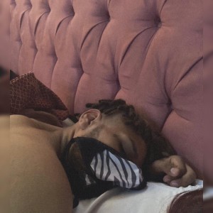 ดาวน์โหลดและฟังเพลง Tengo que pensar พร้อมเนื้อเพลงจาก Gravity 0 Lab