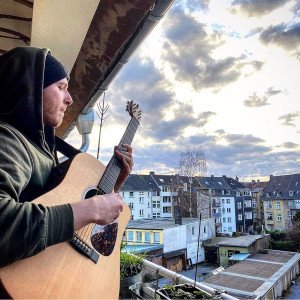 Dengarkan Dancing With God lagu dari Cem Üstünbas dengan lirik