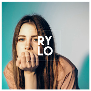 ดาวน์โหลดและฟังเพลง New Friend พร้อมเนื้อเพลงจาก Ry-Lo