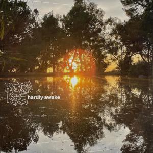 Broken Keys的專輯Hardly Awake