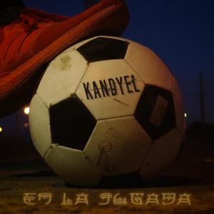 ดาวน์โหลดและฟังเพลง En La Jugada พร้อมเนื้อเพลงจาก Kandyel