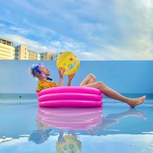 ดาวน์โหลดและฟังเพลง SUMMER '21 พร้อมเนื้อเพลงจาก Donutman