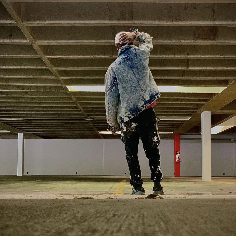 DOG WALKIN (feat. Thrax) (Explicit)