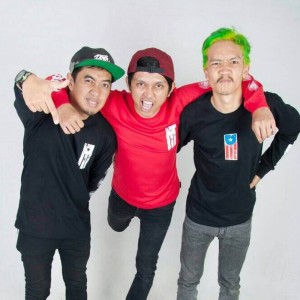 收聽Lowdick的My Father Hate Me (Punk Goes Pop)歌詞歌曲