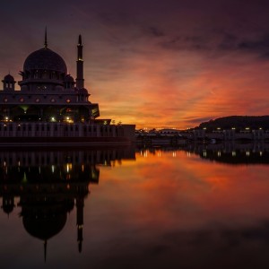 Dengarkan lagu Ya Sayyidassadat nyanyian kalam senja dengan lirik