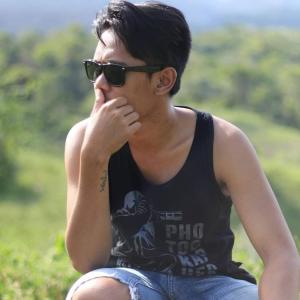 Listen to Hati Nya da Tulang Mar Boleh Mo Patah song with lyrics from Vandick Mamonto