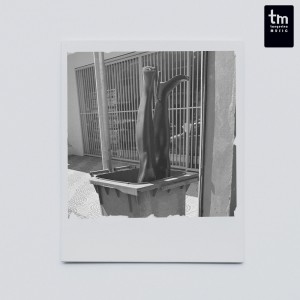 ดาวน์โหลดและฟังเพลง Upside Down พร้อมเนื้อเพลงจาก Mu'gambi