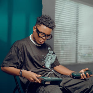 ดาวน์โหลดและฟังเพลง Mon Téléphone พร้อมเนื้อเพลงจาก Kaatal