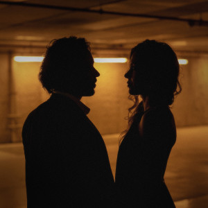 Dengarkan lagu Com Você Eu Vou nyanyian Lorena Chaves dengan lirik