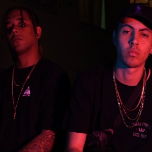 收聽Tavn的Quantos São de Fé歌詞歌曲