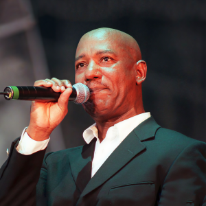Errol Brown ดาวน์โหลดและฟังเพลงฮิตจาก Errol Brown