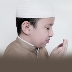 Dengarkan Astagfirullah lagu dari Muhammad Hadi Assegaf dengan lirik