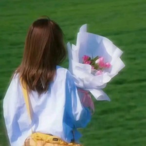 Listen to 故事中的女主角 (完整版) song with lyrics from 李哈哈