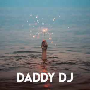ดาวน์โหลดและฟังเพลง Daddy DJ พร้อมเนื้อเพลงจาก CDM Project