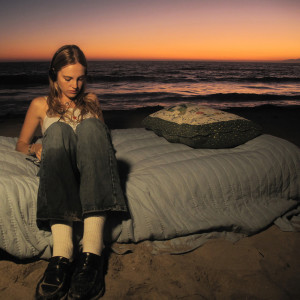 收聽Kristiane的Sleep Through The Fire歌詞歌曲