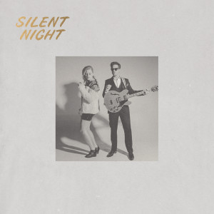 Dengarkan lagu Silent Night nyanyian Sugar & The Hi Lows dengan lirik