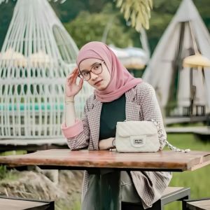 Dengarkan Lagu Religi Sholawat Syahdu lagu dari Dian Silfani dengan lirik