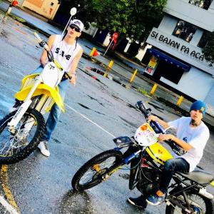 ดาวน์โหลดและฟังเพลง Si Bajan Pa Aca พร้อมเนื้อเพลงจาก LeyHoma