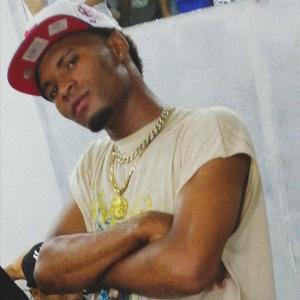 ดาวน์โหลดและฟังเพลง Pa Miami (feat. Riki 0990) พร้อมเนื้อเพลงจาก FrekuraMusical