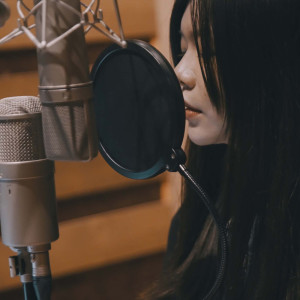 Dengarkan 恋爱脑少女 (feat. 吾桥有水 FloodingBridge) lagu dari Leggy dengan lirik