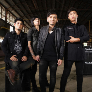 ดาวน์โหลดและฟังเพลง ฟังเข้าใจแต่ไม่รู้สึก พร้อมเนื้อเพลงจาก เซเว่น เดย์ เครซี