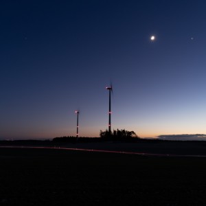 收听RvR的With Night Wind歌词歌曲