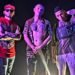 收聽Bogar-T的Capuchino De Vainilla (feat. Lex Vidal & AxSierra)歌詞歌曲