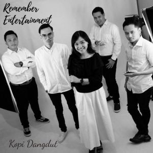 ดาวน์โหลดและฟังเพลง Kopi Dangdut พร้อมเนื้อเพลงจาก Remember Entertainment