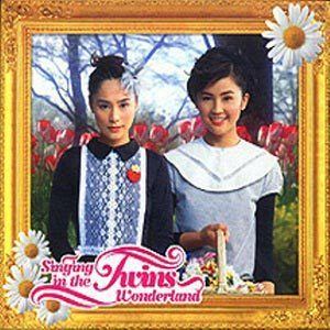 Twins的专辑Singing In The Twins Wonderland