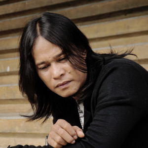 Dengarkan Kenyataan Yang Salah lagu dari Febian dengan lirik