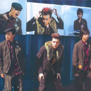 ดาวน์โหลดและฟังเพลง The World of Love พร้อมเนื้อเพลงจาก B.A.D.