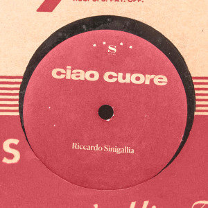 收聽Riccardo Sinigallia的Ciao Cuore歌詞歌曲