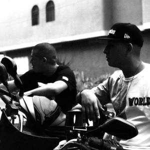 ดาวน์โหลดและฟังเพลง From The Corner (feat. Monte Fachas Raras) พร้อมเนื้อเพลงจาก Demensia en Rimas