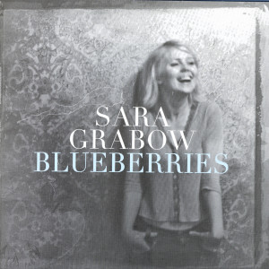 ดาวน์โหลดและฟังเพลง You & I พร้อมเนื้อเพลงจาก Sara Grabow