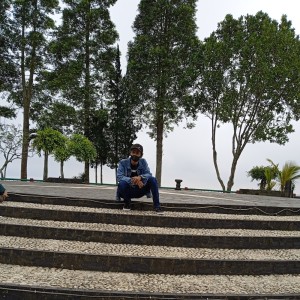 收听Menegement Arief AKDW的Cinta Terhalang Orang Tua歌词歌曲
