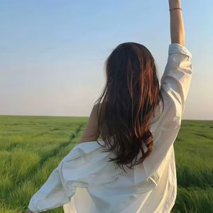 Dengarkan 不凡成就非凡 (纯享版) lagu dari 代名词 dengan lirik